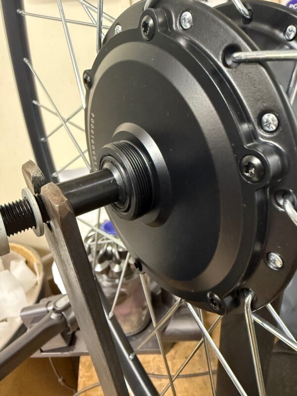 Rear wheel motor screw on freewheel